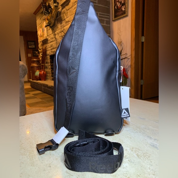 Reebok Kenna Crossbody NWT - Picture 4 of 6